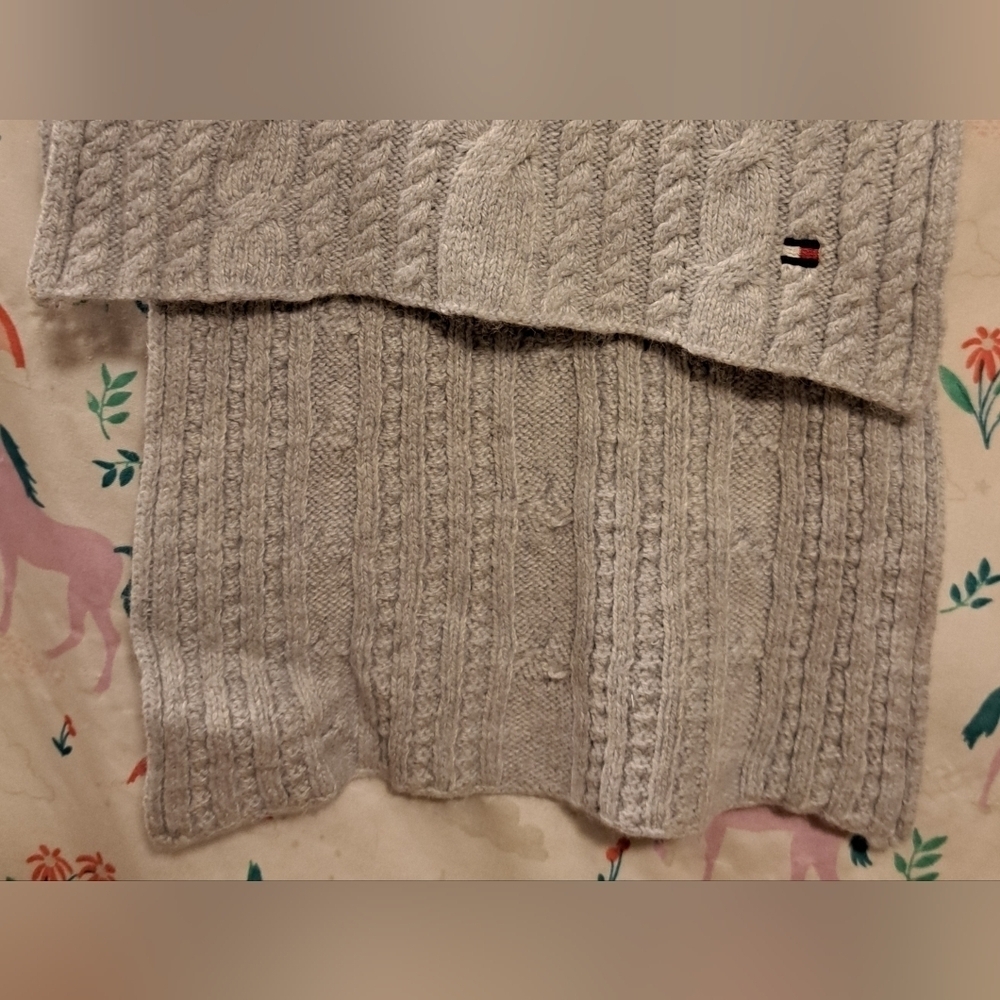 EUC Y2K Tommy Hilfiger Grey Alpaca Knit Neutral Casual Boho Prep Scarf Wrap - Picture 4 of 7
